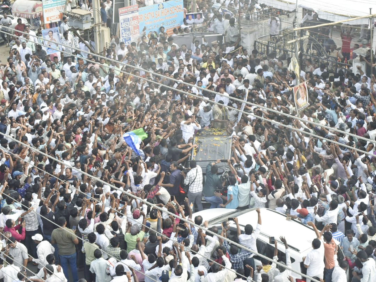 YS Jagan Receives Grand Welcome At Palakonda Photos20