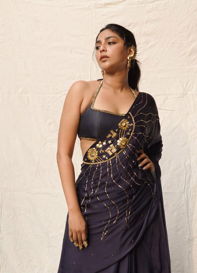 Aishwarya Lekshmi Black Saree Look Photos2