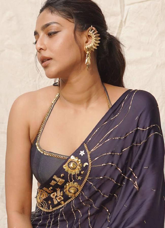 Aishwarya Lekshmi Black Saree Look Photos3