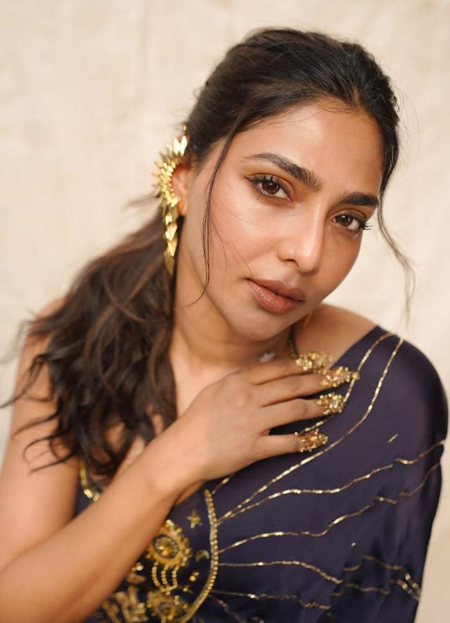 Aishwarya Lekshmi Black Saree Look Photos5