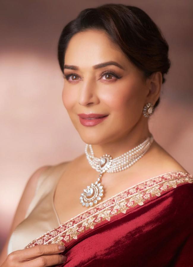 Madhuri Dixit Stunning Look As Young For Photo Shoot5