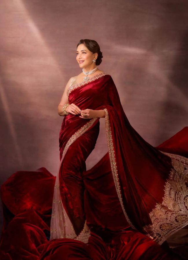 Madhuri Dixit Stunning Look As Young For Photo Shoot6