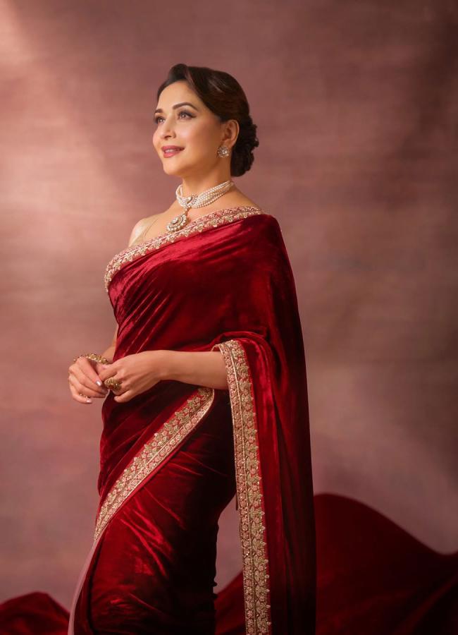 Madhuri Dixit Stunning Look As Young For Photo Shoot7