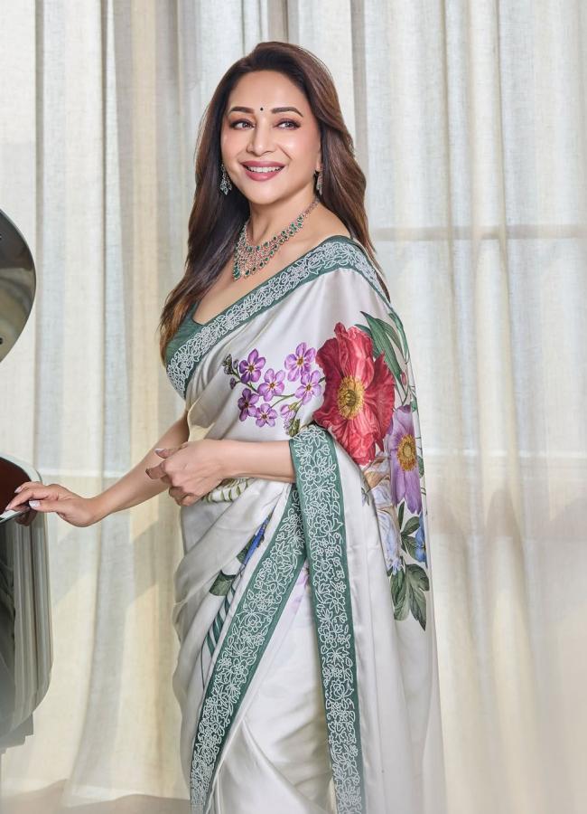 Madhuri Dixit Stunning Look As Young For Photo Shoot10