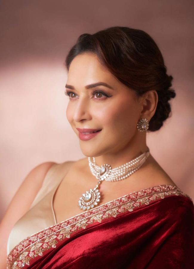 Madhuri Dixit Stunning Look As Young For Photo Shoot8