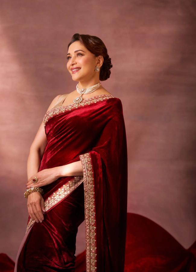 Madhuri Dixit Stunning Look As Young For Photo Shoot3