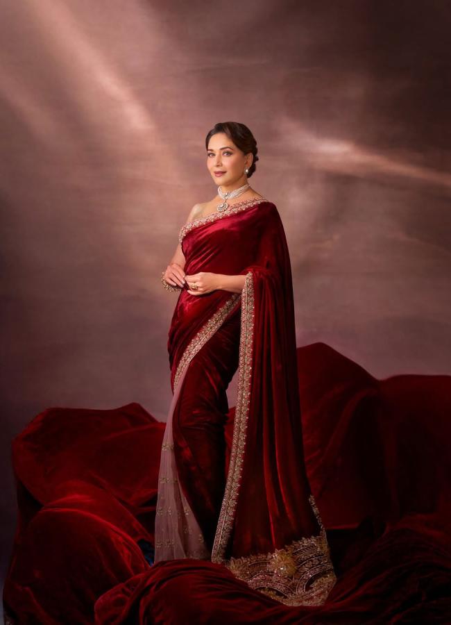 Madhuri Dixit Stunning Look As Young For Photo Shoot4