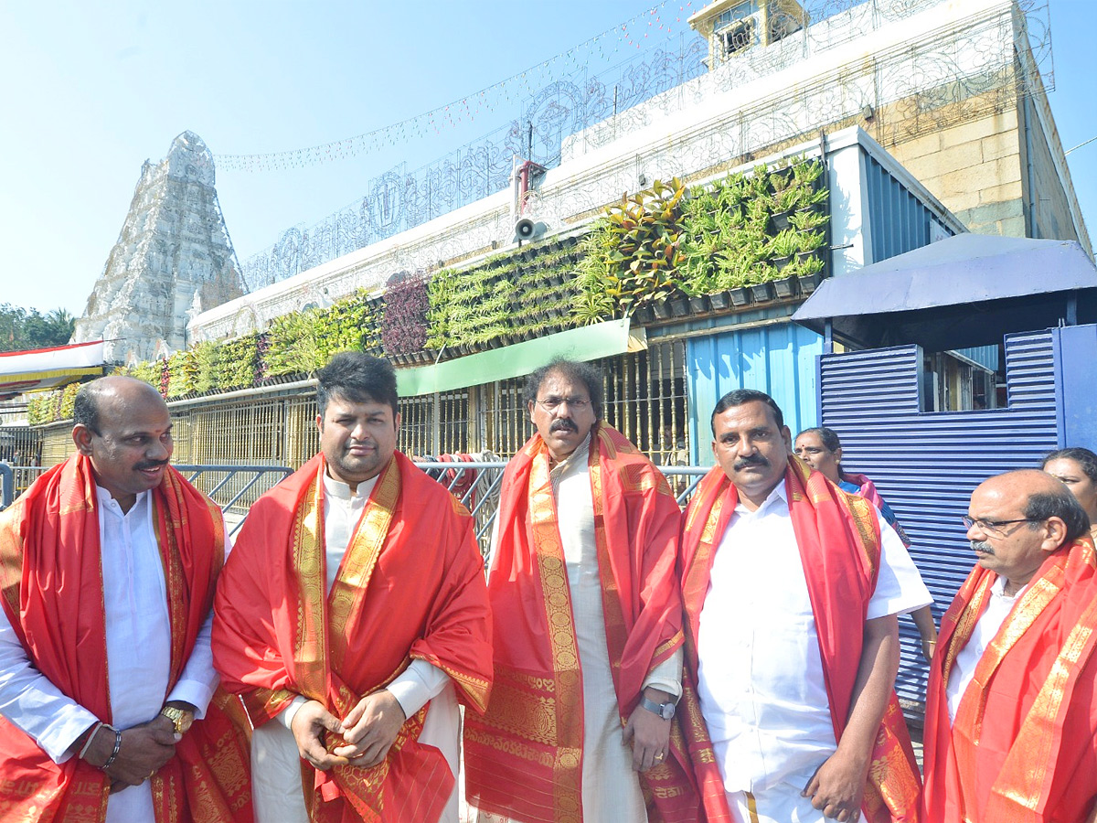 Music Director Thaman and Singers Adviteeya, Sruthi Ranjani Visits Tirumala Photos11