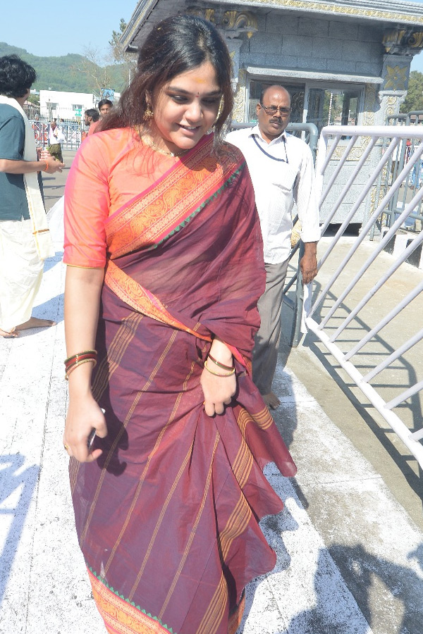 Music Director Thaman and Singers Adviteeya, Sruthi Ranjani Visits Tirumala Photos8