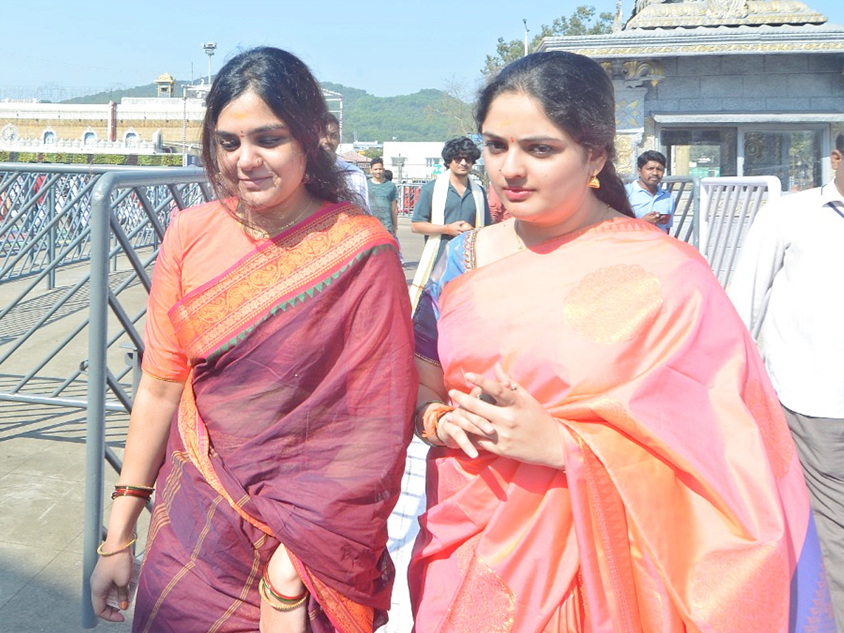 Music Director Thaman and Singers Adviteeya, Sruthi Ranjani Visits Tirumala Photos9