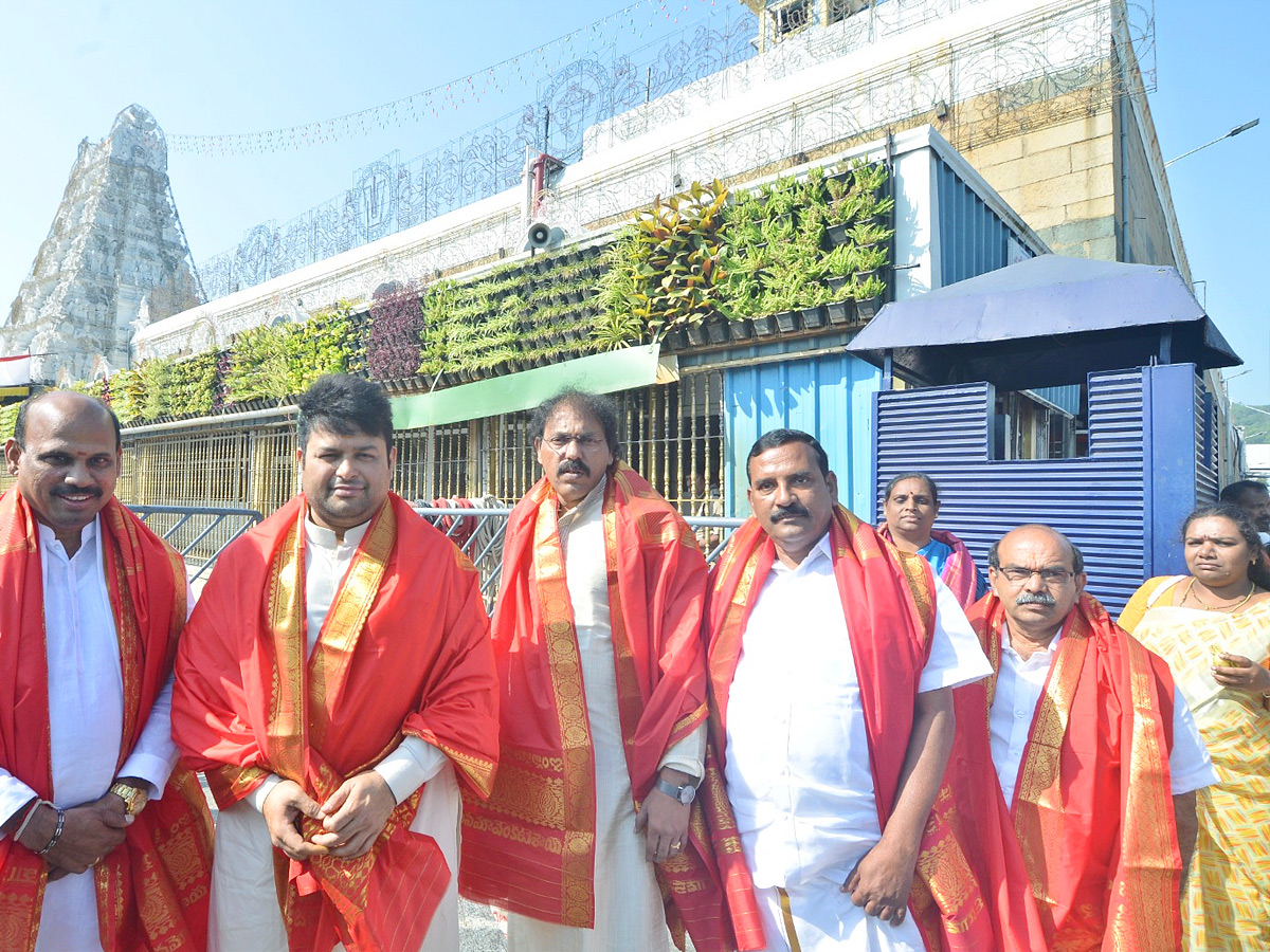 Music Director Thaman and Singers Adviteeya, Sruthi Ranjani Visits Tirumala Photos12