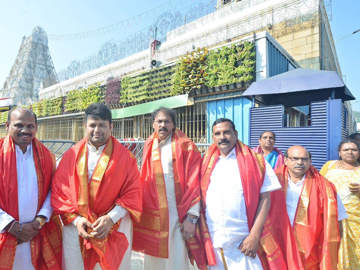 Music Director Thaman and Singers Adviteeya, Sruthi Ranjani Visits Tirumala Photos13