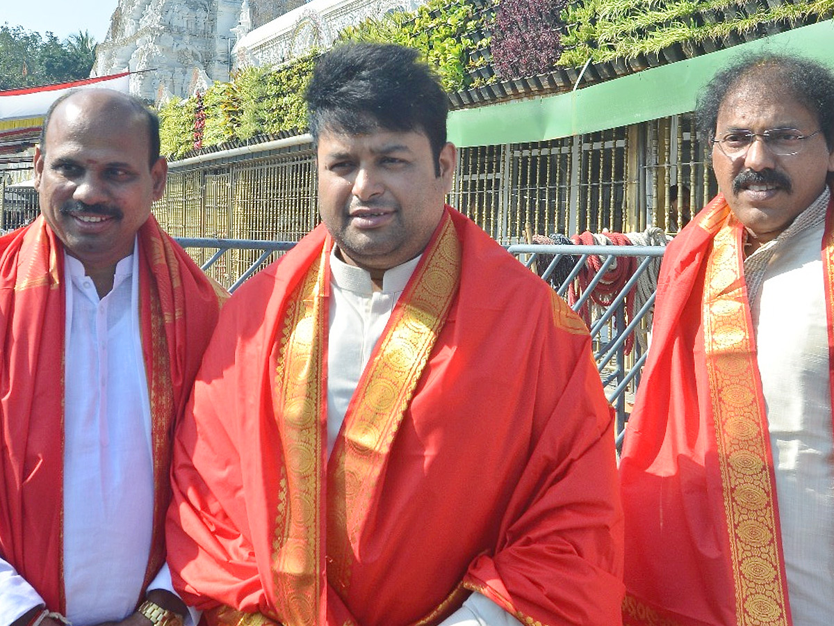 Music Director Thaman and Singers Adviteeya, Sruthi Ranjani Visits Tirumala Photos15