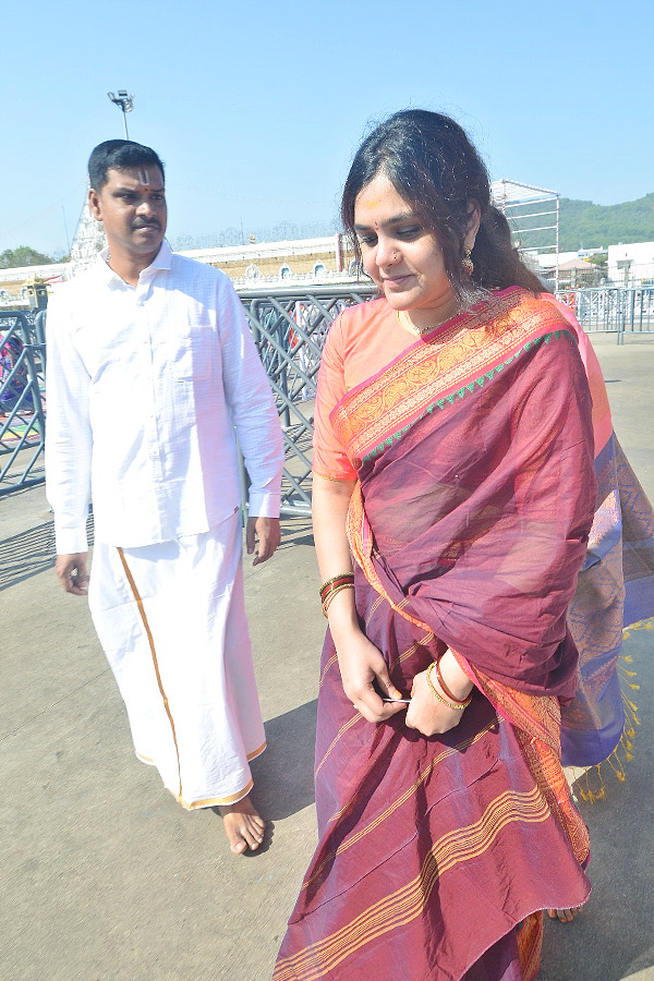 Music Director Thaman and Singers Adviteeya, Sruthi Ranjani Visits Tirumala Photos3