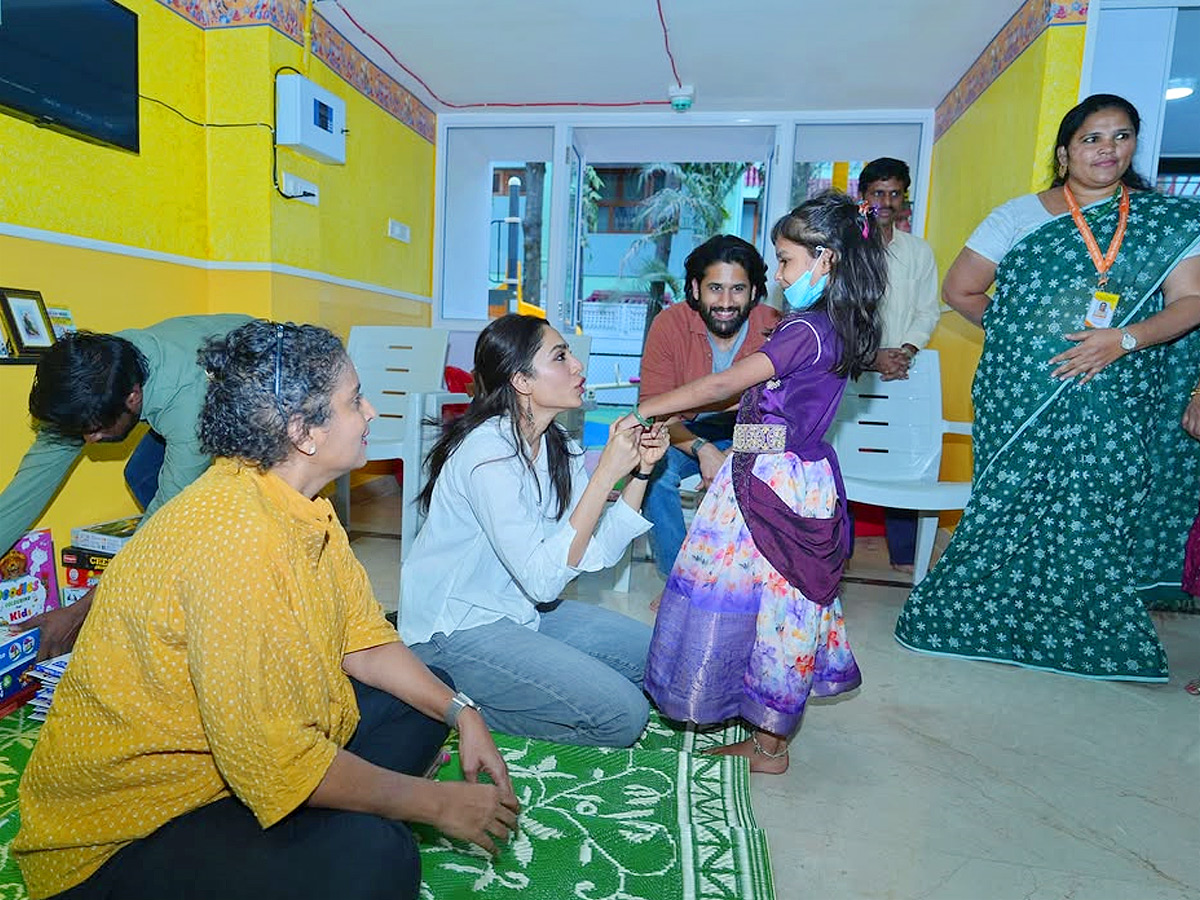 Naga Chaitanya And Sobhita Dhulipala spends time with cancer Children in Hyderabad Photos7