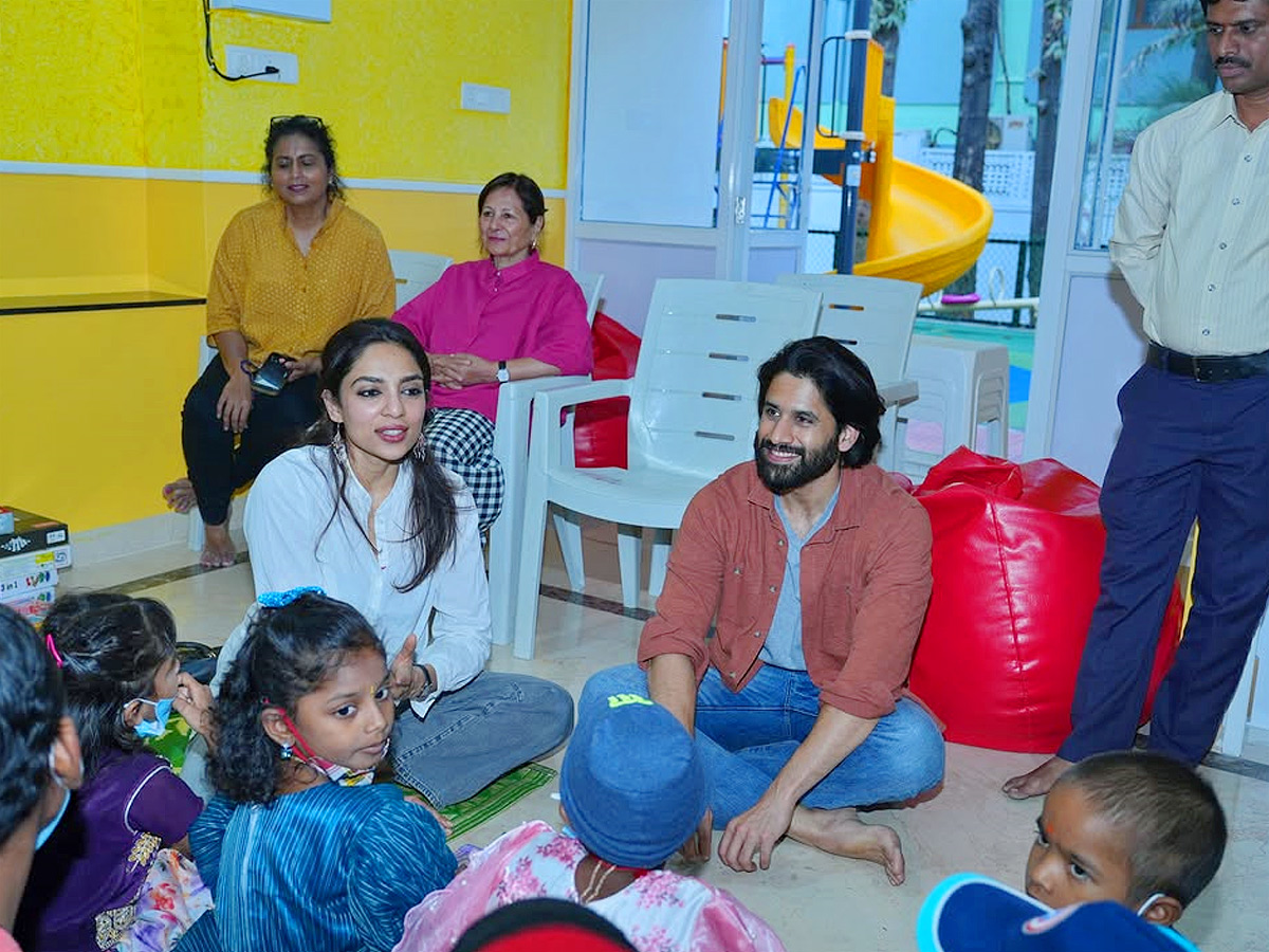 Naga Chaitanya And Sobhita Dhulipala spends time with cancer Children in Hyderabad Photos8