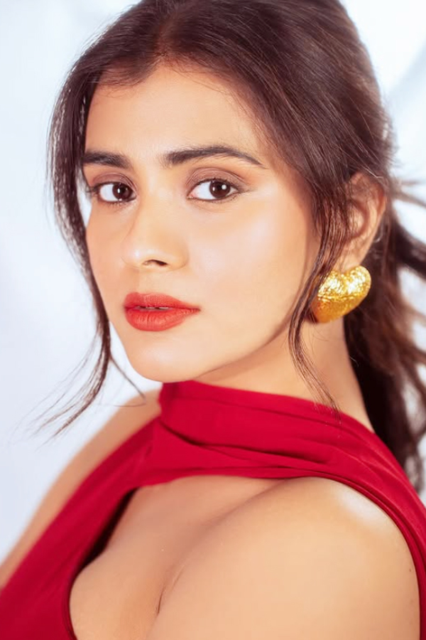 hebah patel stunning red dress photo looks3