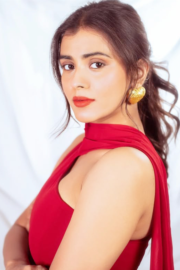 hebah patel stunning red dress photo looks5