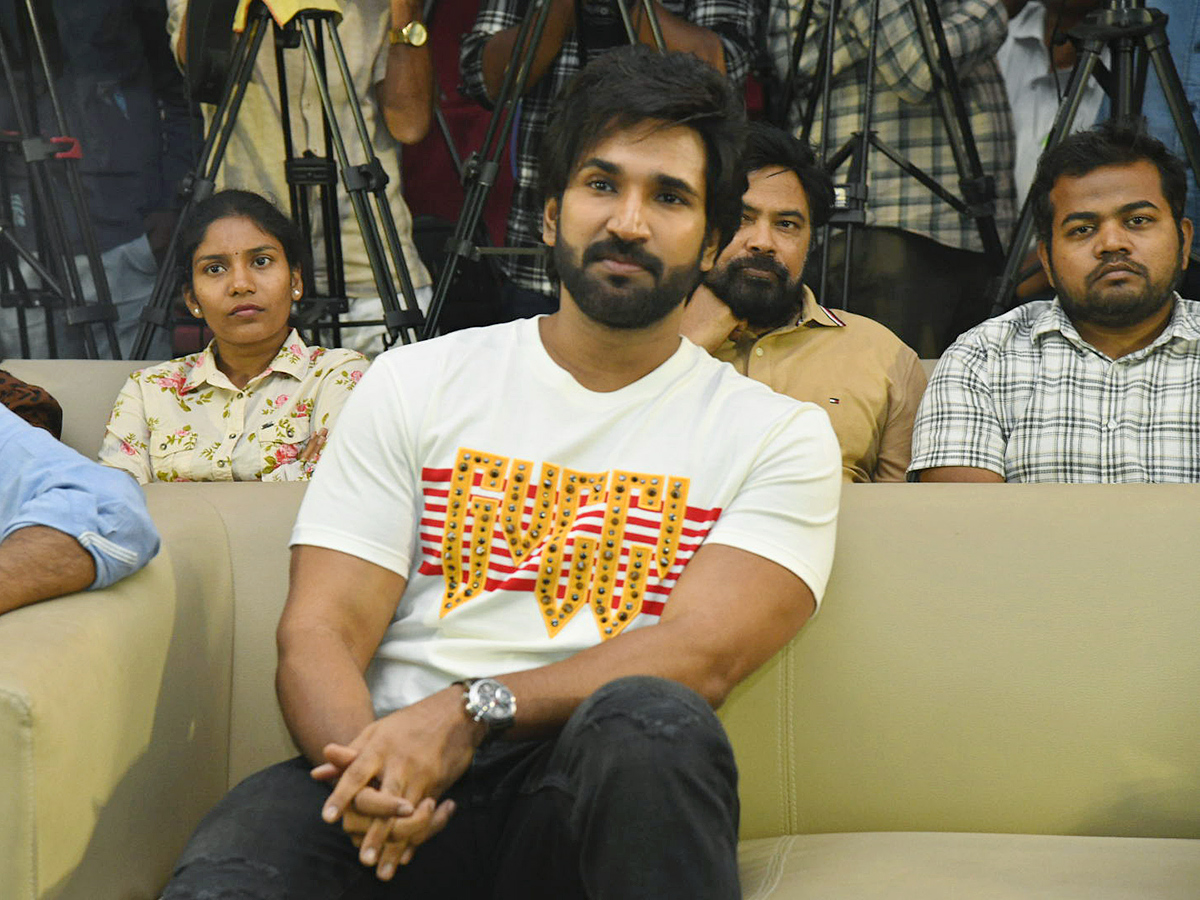 Aadhi Pinisetty Shabdham Movie Pre Release Event Pics9