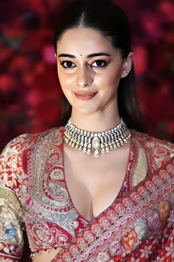 Ananya Panday stole the hearts in beautiful saree: Photos2