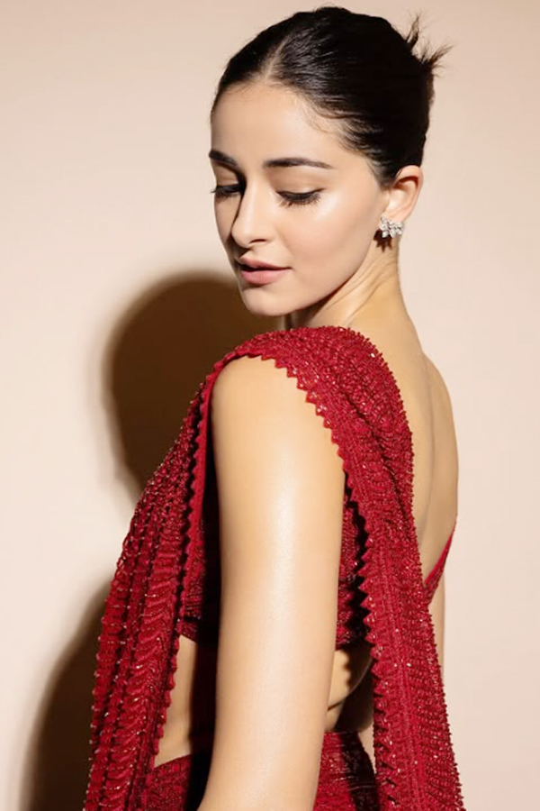 Ananya Panday stole the hearts in beautiful saree: Photos11