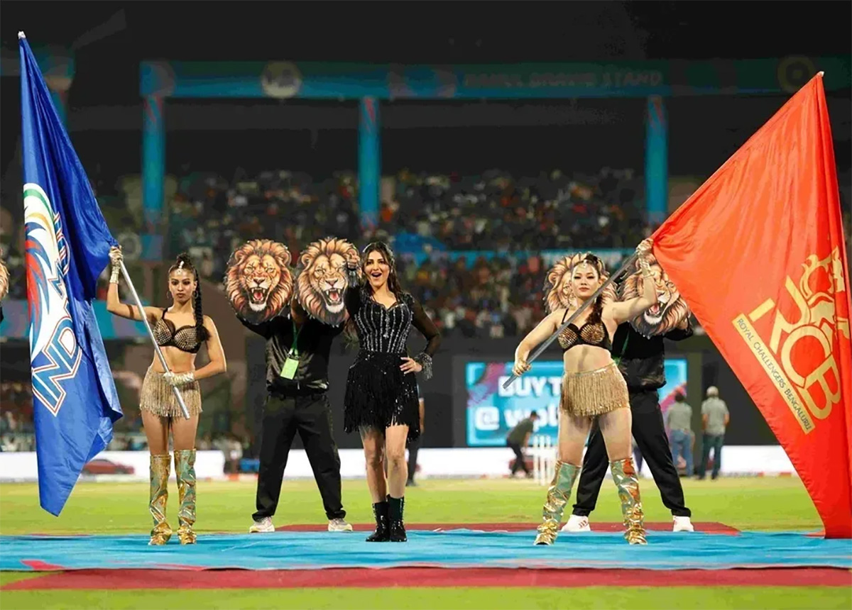 Bollywood actor Shruti Haasan performs in the Womens Premier League11