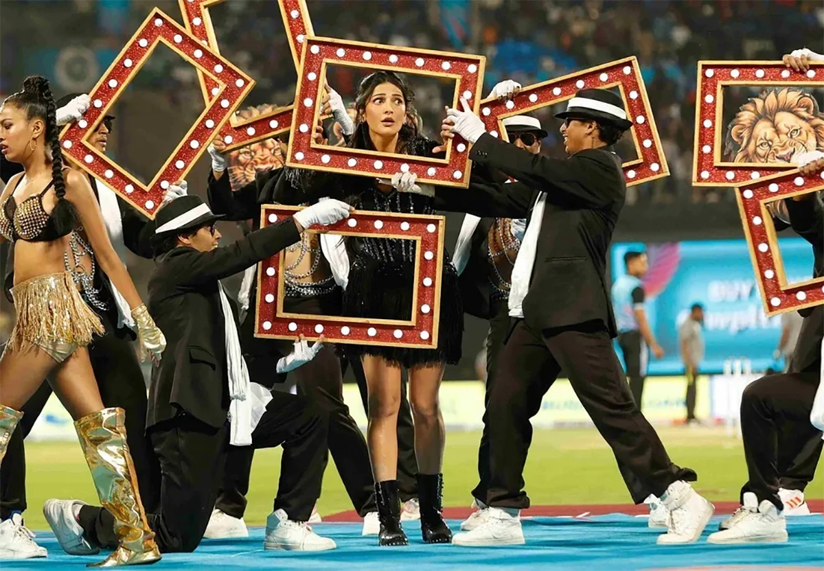 Bollywood actor Shruti Haasan performs in the Womens Premier League12