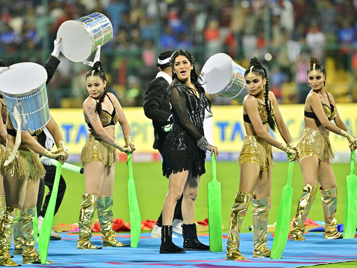 Bollywood actor Shruti Haasan performs in the Womens Premier League4