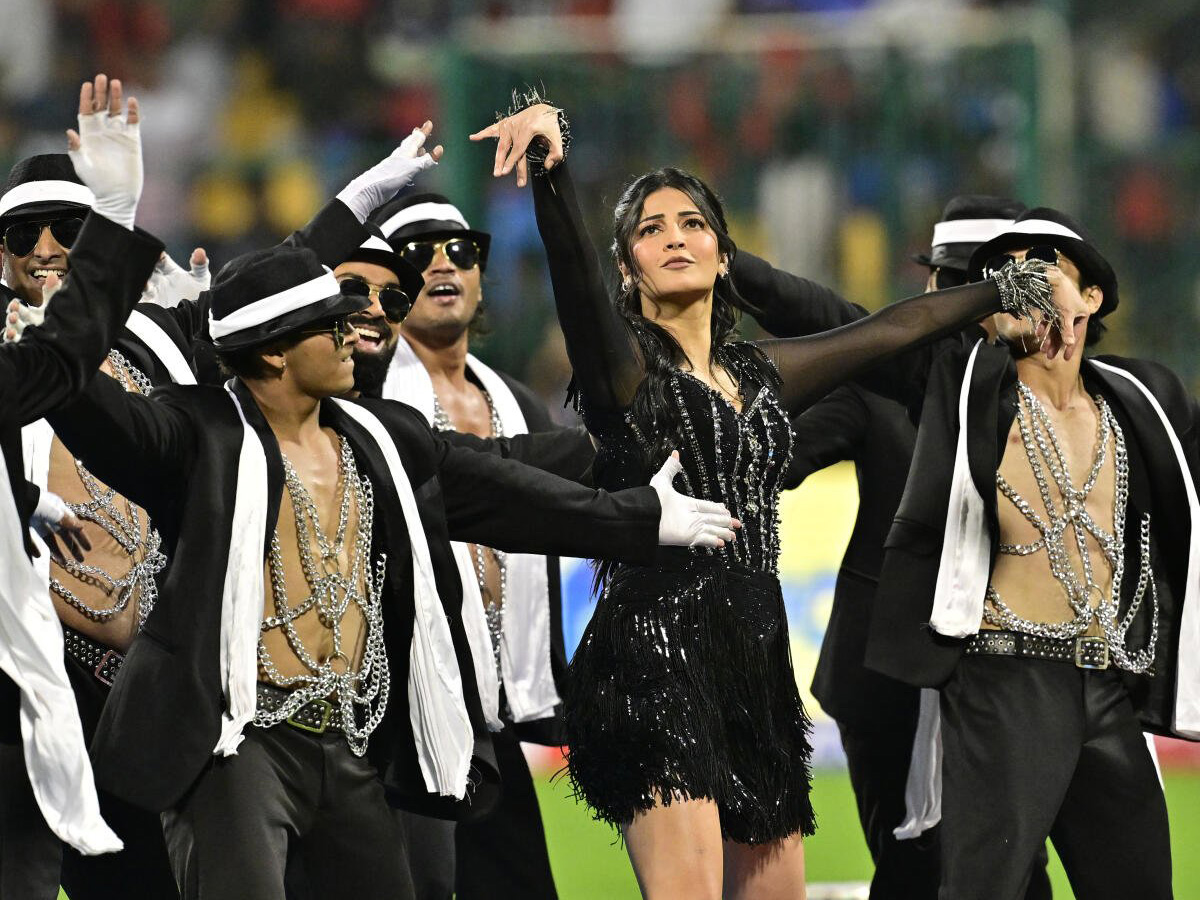 Bollywood actor Shruti Haasan performs in the Womens Premier League5