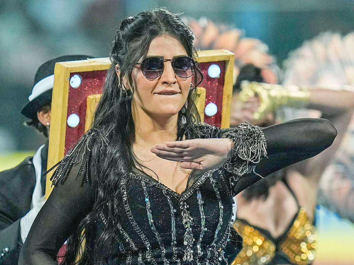 Bollywood actor Shruti Haasan performs in the Womens Premier League6