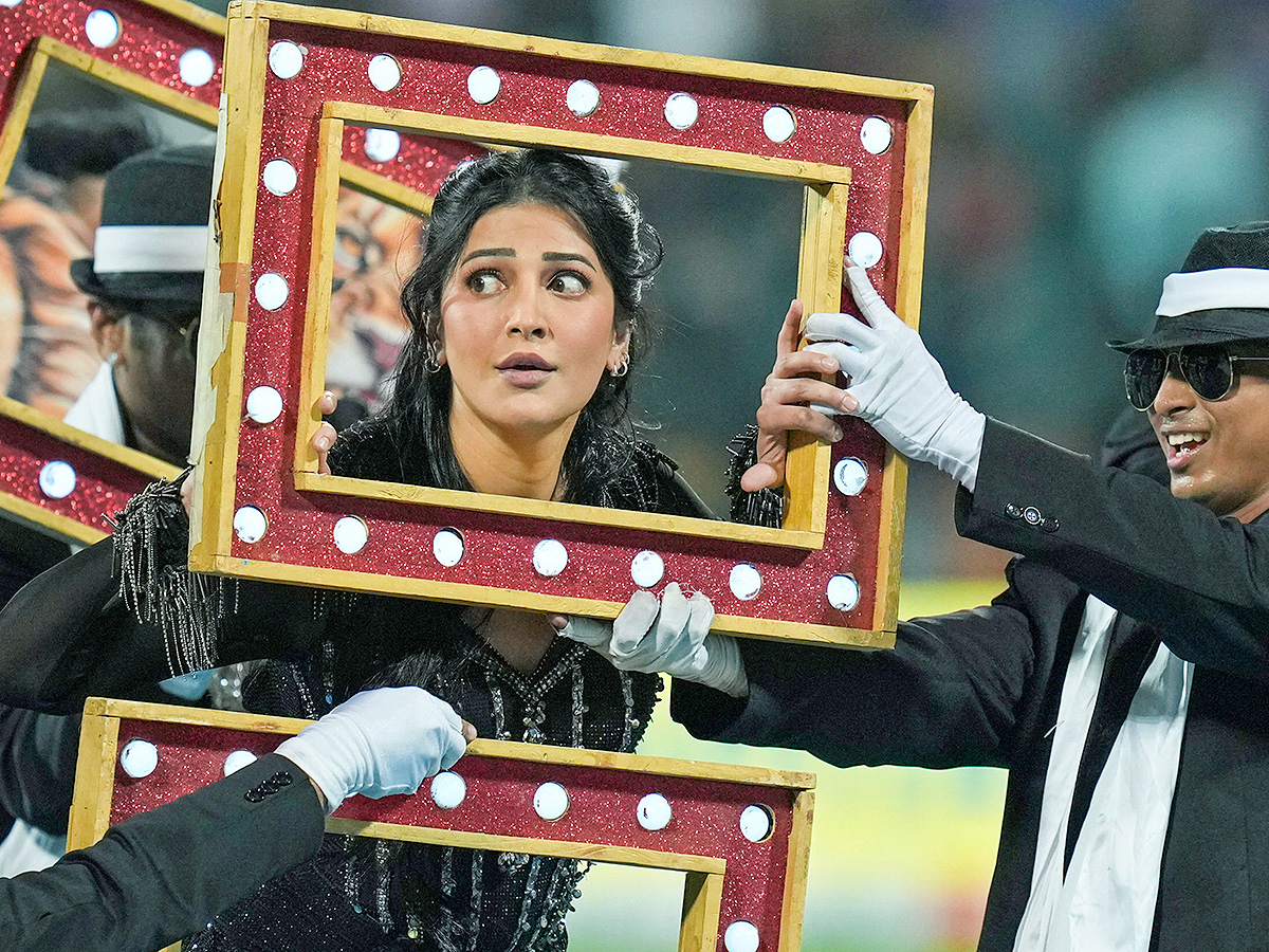 Bollywood actor Shruti Haasan performs in the Womens Premier League7