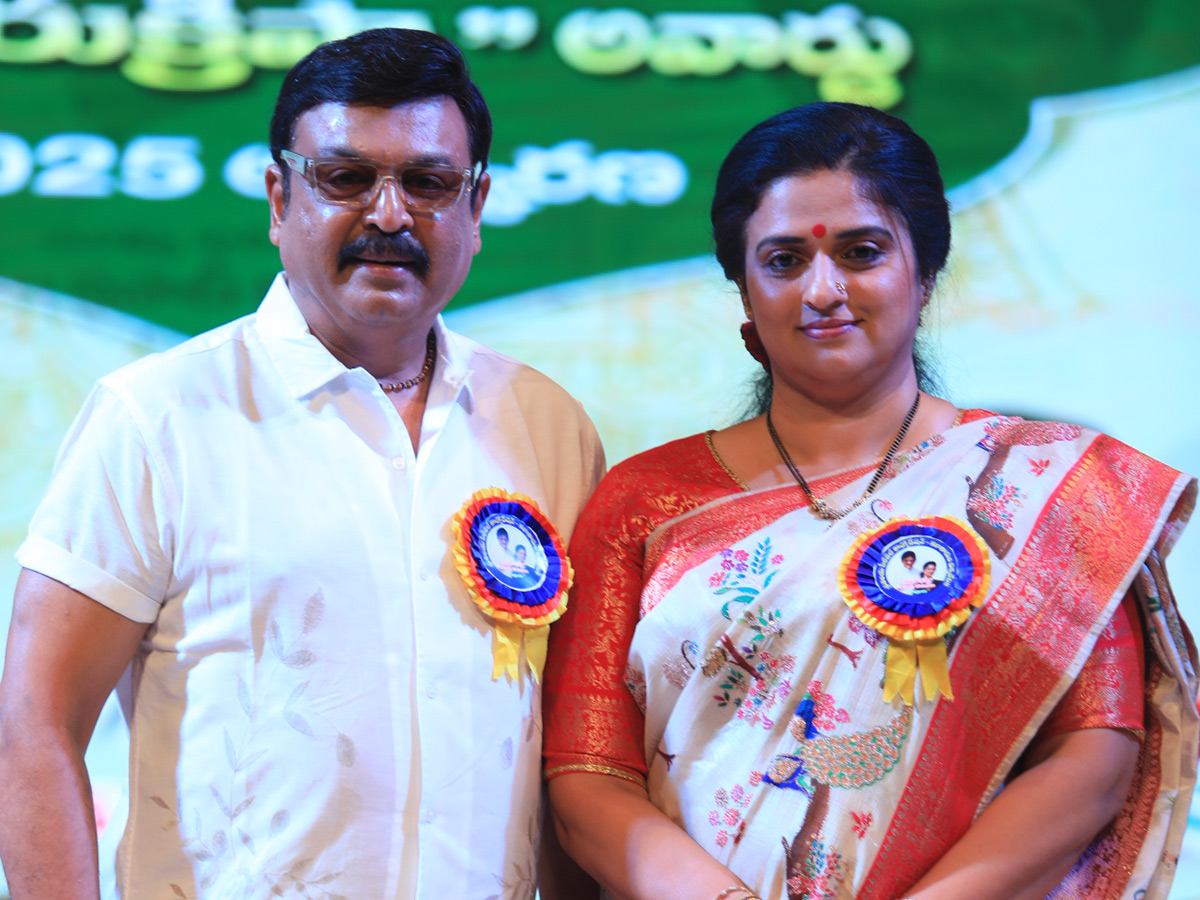 Director Anil Ravipudi wins Vijayakrishna Silver Crown Award Photos1