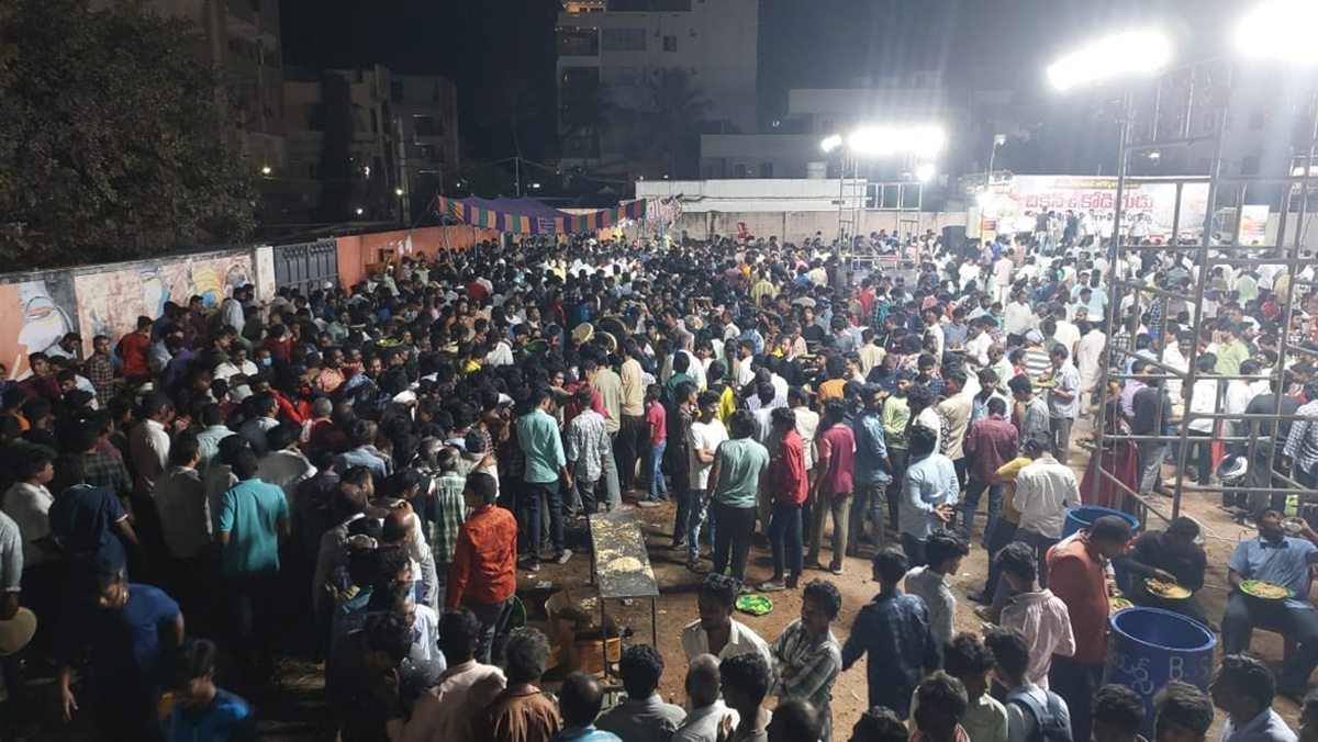 Free Distribution Of Chicken Dishes In Guntur, Photos Goes Viral11