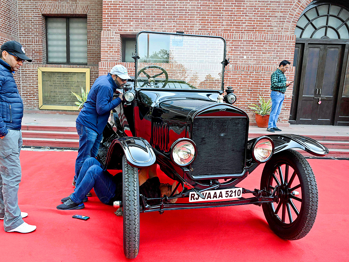 Participants during the 21 Gun Salute Vintage Car rally13