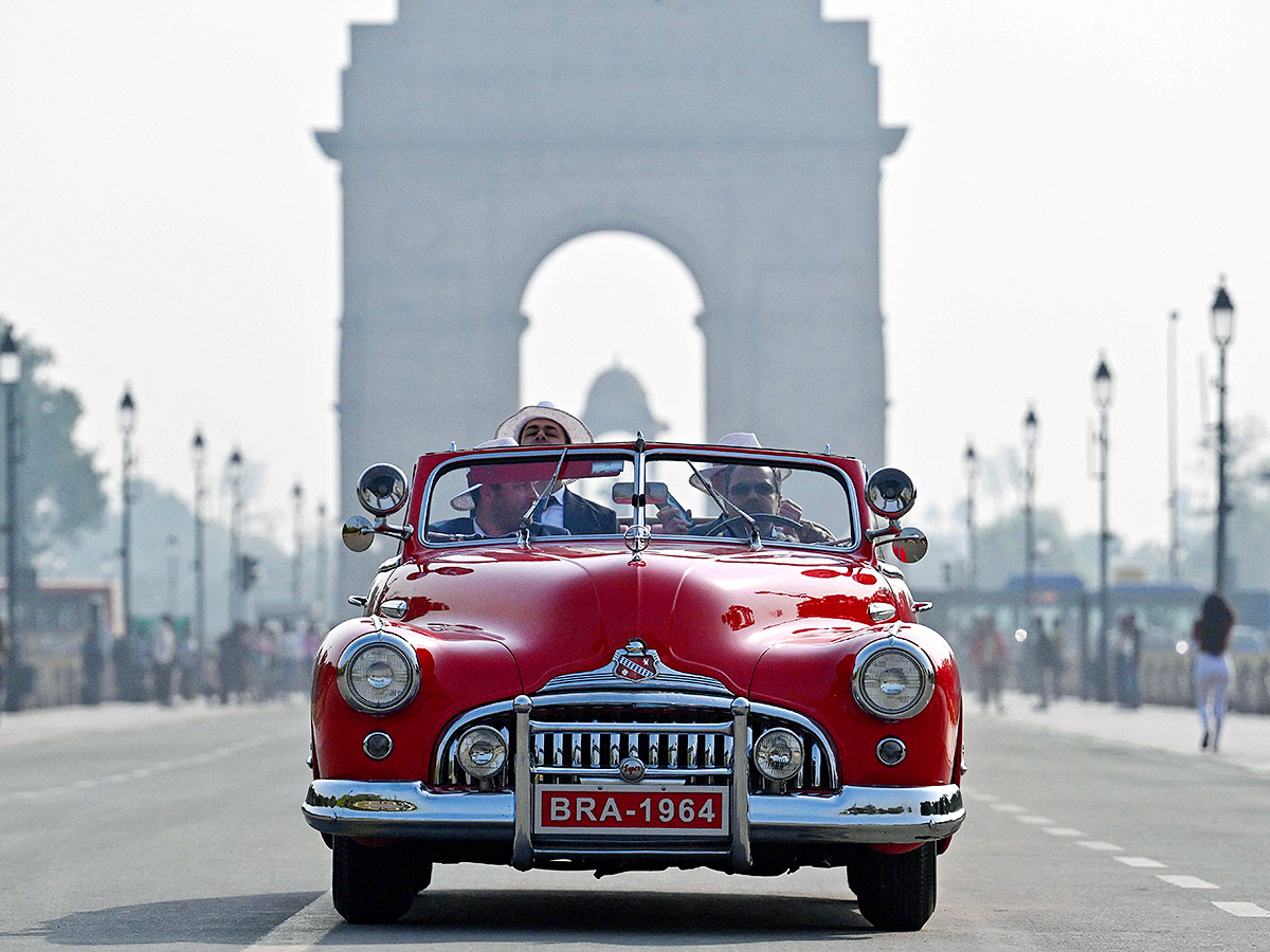 Participants during the 21 Gun Salute Vintage Car rally16