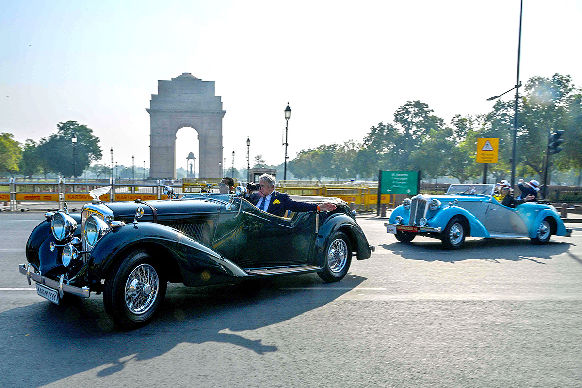 Participants during the 21 Gun Salute Vintage Car rally19