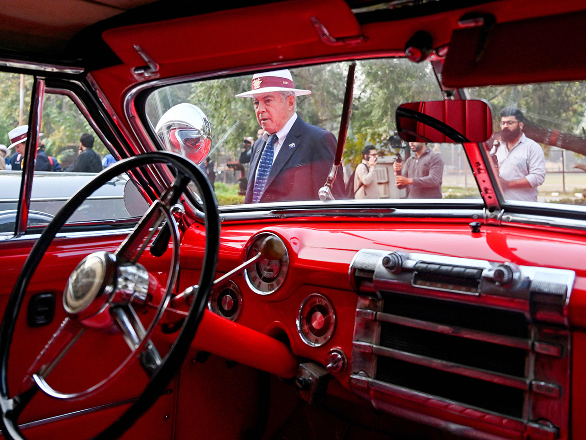 Participants during the 21 Gun Salute Vintage Car rally2