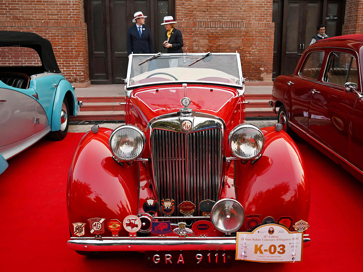 Participants during the 21 Gun Salute Vintage Car rally3