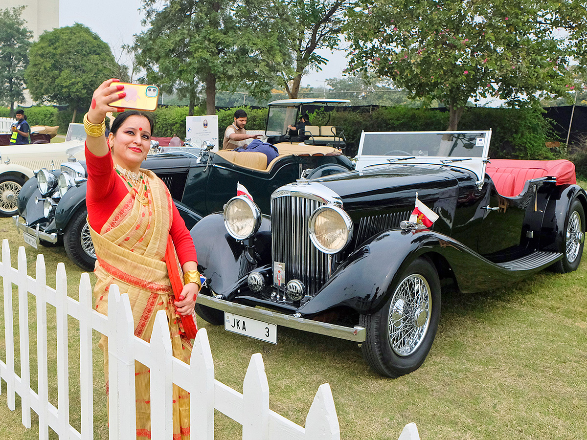 Participants during the 21 Gun Salute Vintage Car rally6