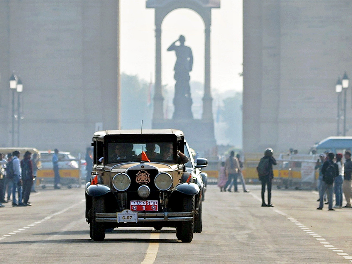 Participants during the 21 Gun Salute Vintage Car rally8