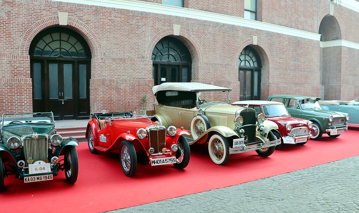 Participants during the 21 Gun Salute Vintage Car rally9