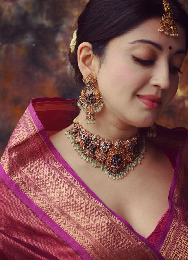 Pranitha Subhash Traditional Look Photos4