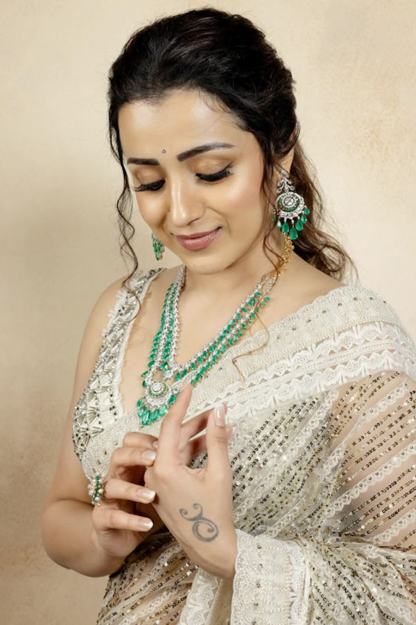 Trisha Krishnan looks gorgeous in latest photoshoot6