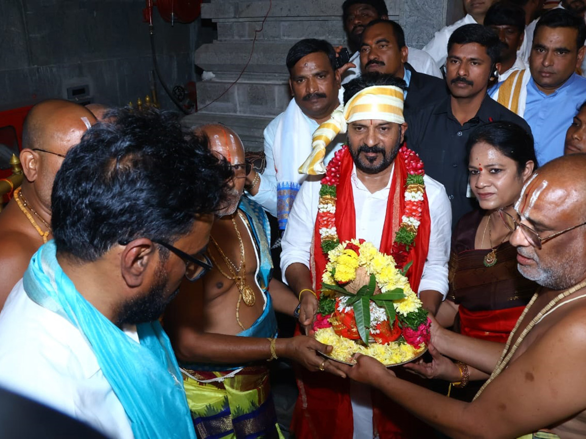 CM Revanth Reddy Inaugurates Yadadri Golden Vimana Gopuram: Photos12