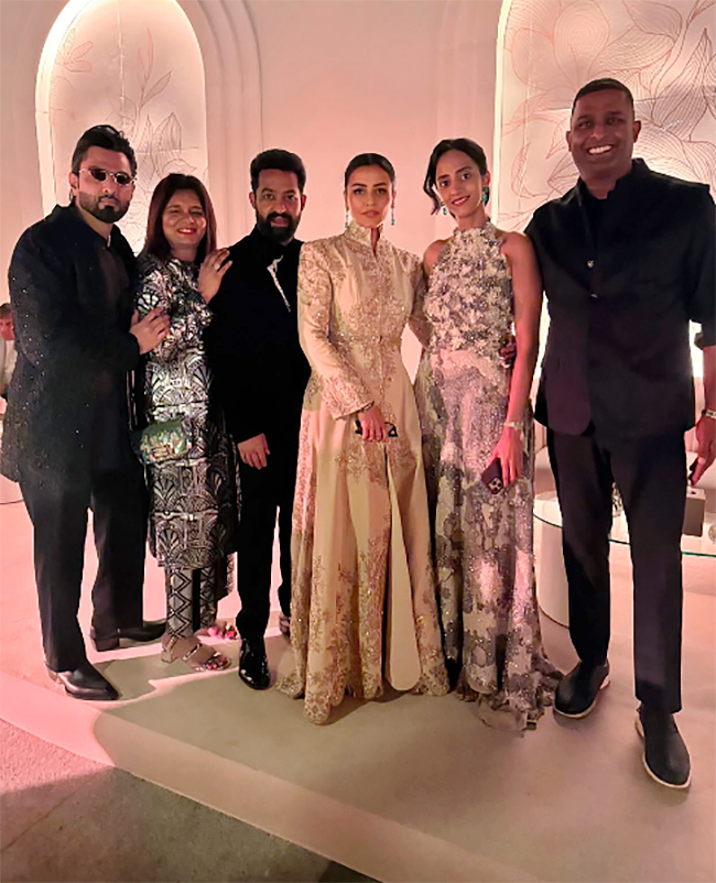 Jr NTR, Lakshmi Pranathi and Namrata Shirodkar shine in Dubai Photos19