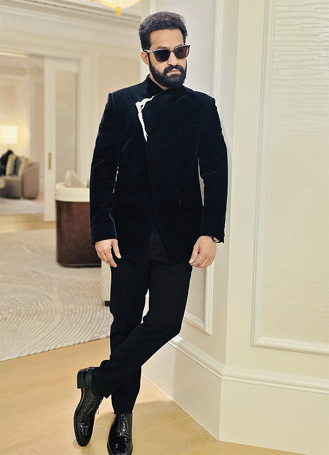 Jr NTR, Lakshmi Pranathi and Namrata Shirodkar shine in Dubai Photos20