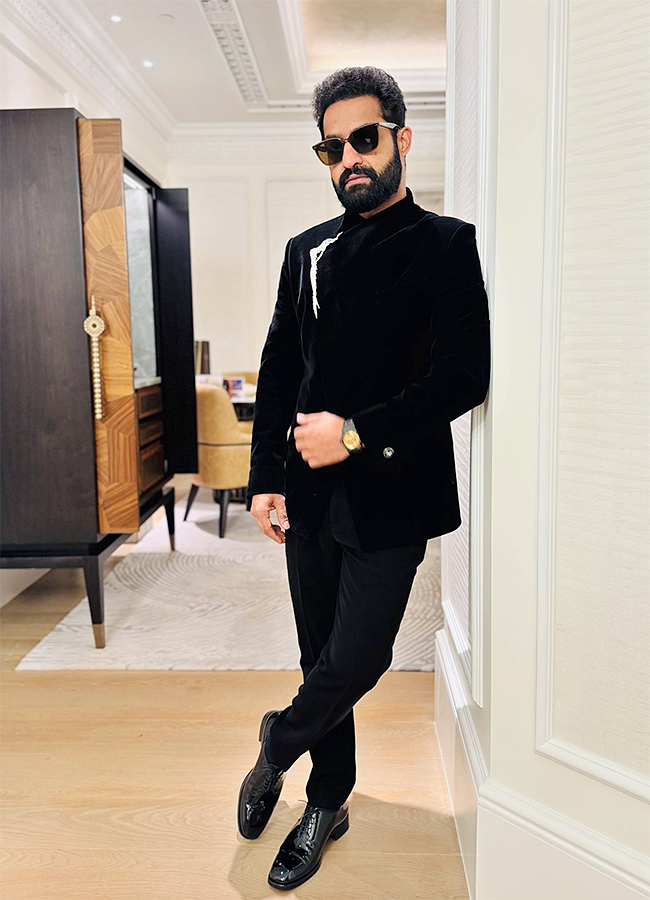 Jr NTR, Lakshmi Pranathi and Namrata Shirodkar shine in Dubai Photos21