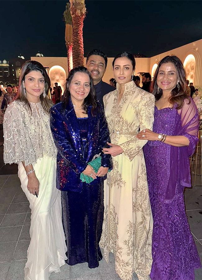 Jr NTR, Lakshmi Pranathi and Namrata Shirodkar shine in Dubai Photos5