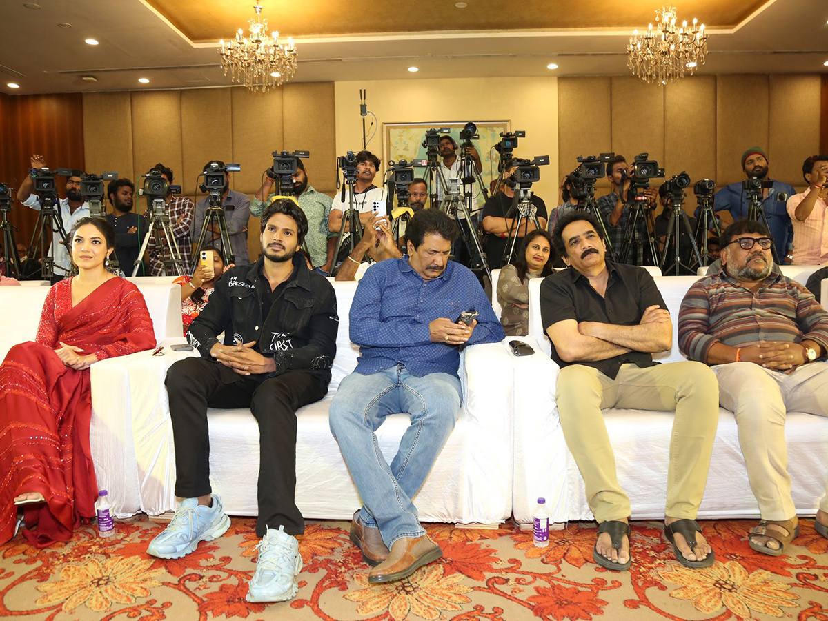 Mazaka Movie Trailer Launch Photos4