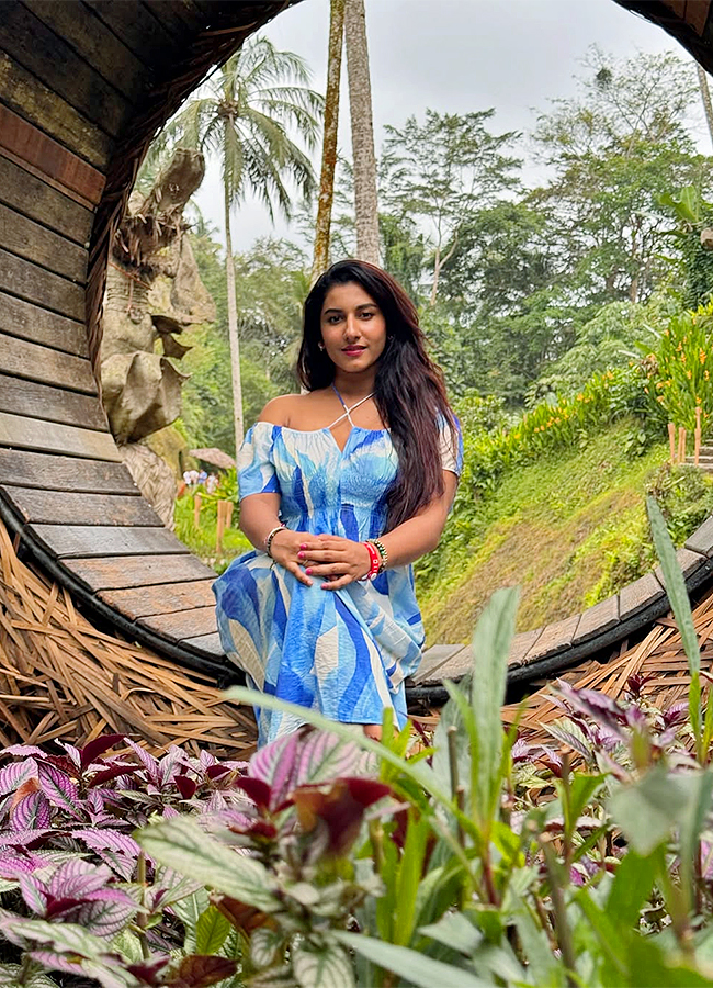 Vishnu Priya Enjoyed In Bali Photos Goes Viral12